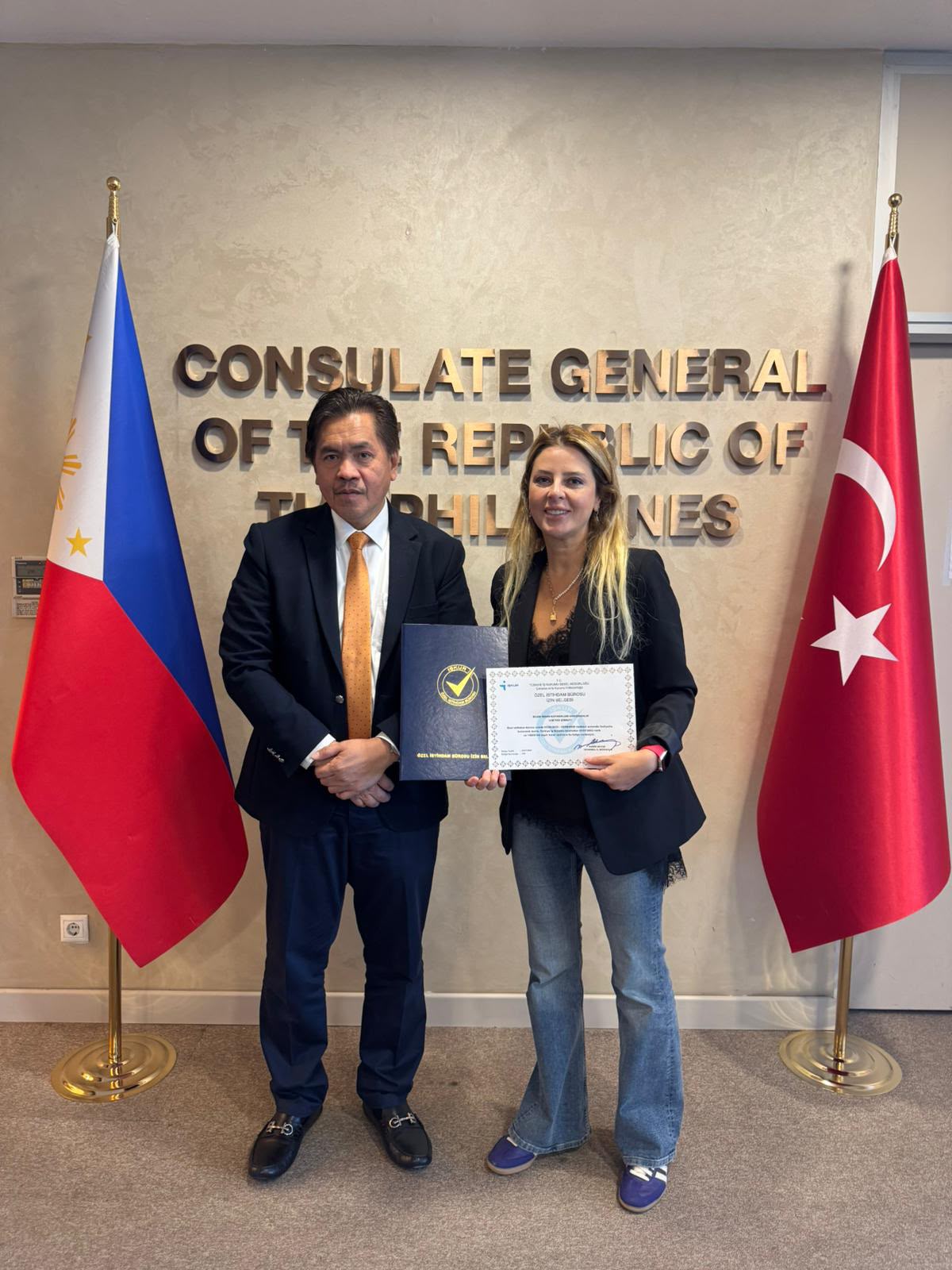 Dünyada Filipinli Bakıcılar: Ülkelere Göre İstihdam, Tercih Nedenleri ve Küresel Trendler